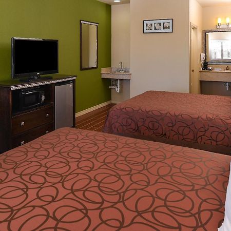Studio Inn & Suites Kitchenettes Jourdanton Exterior foto