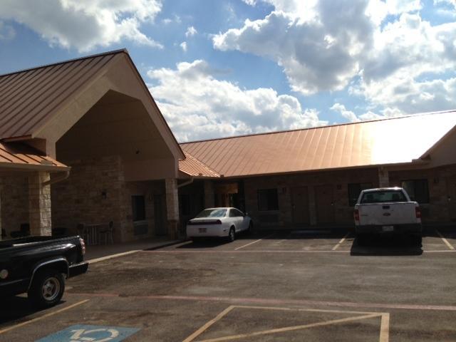 Studio Inn & Suites Kitchenettes Jourdanton Exterior foto