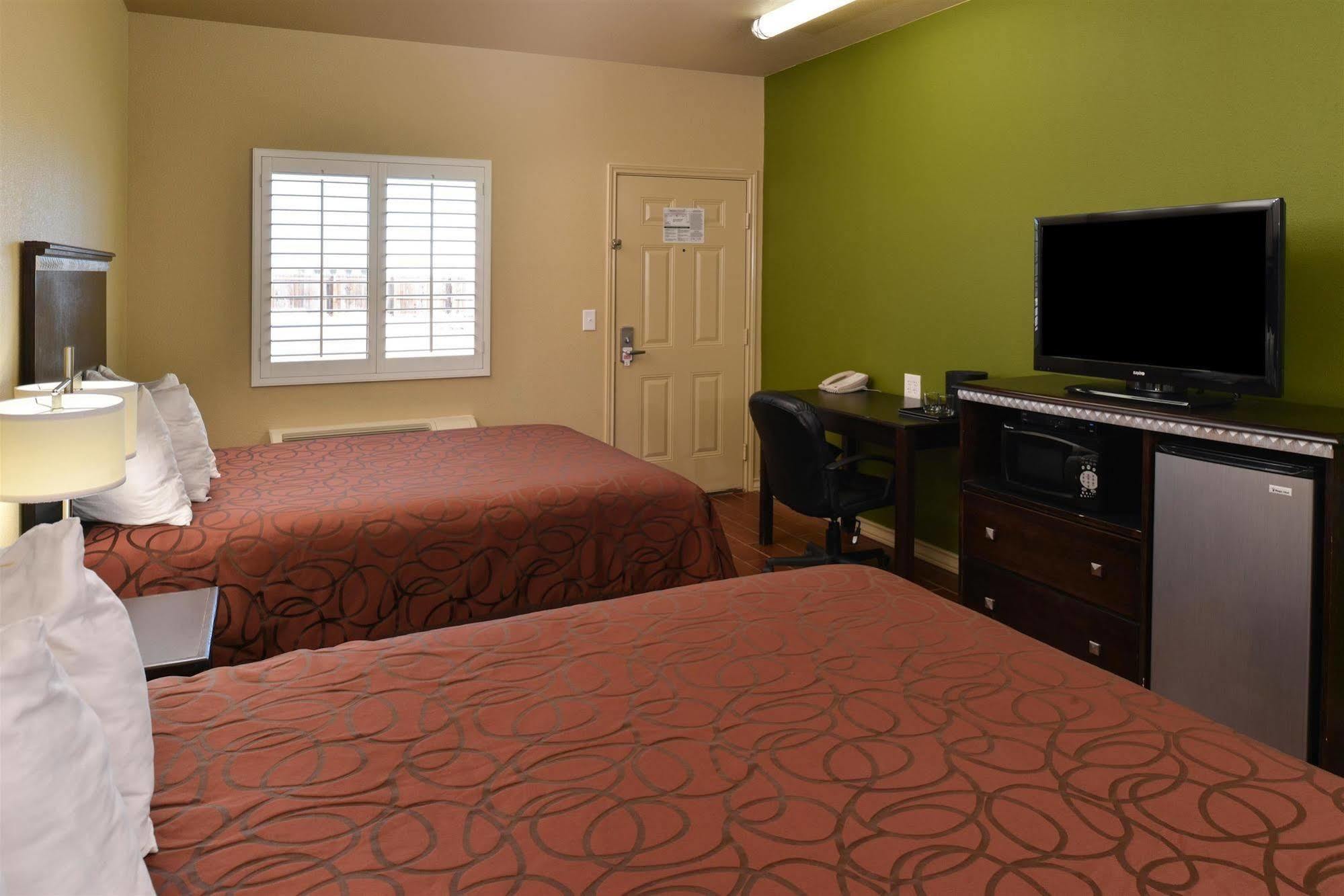 Studio Inn & Suites Kitchenettes Jourdanton Exterior foto