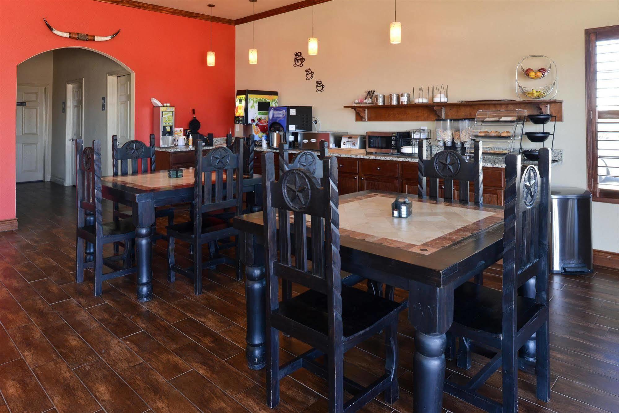 Studio Inn & Suites Kitchenettes Jourdanton Exterior foto