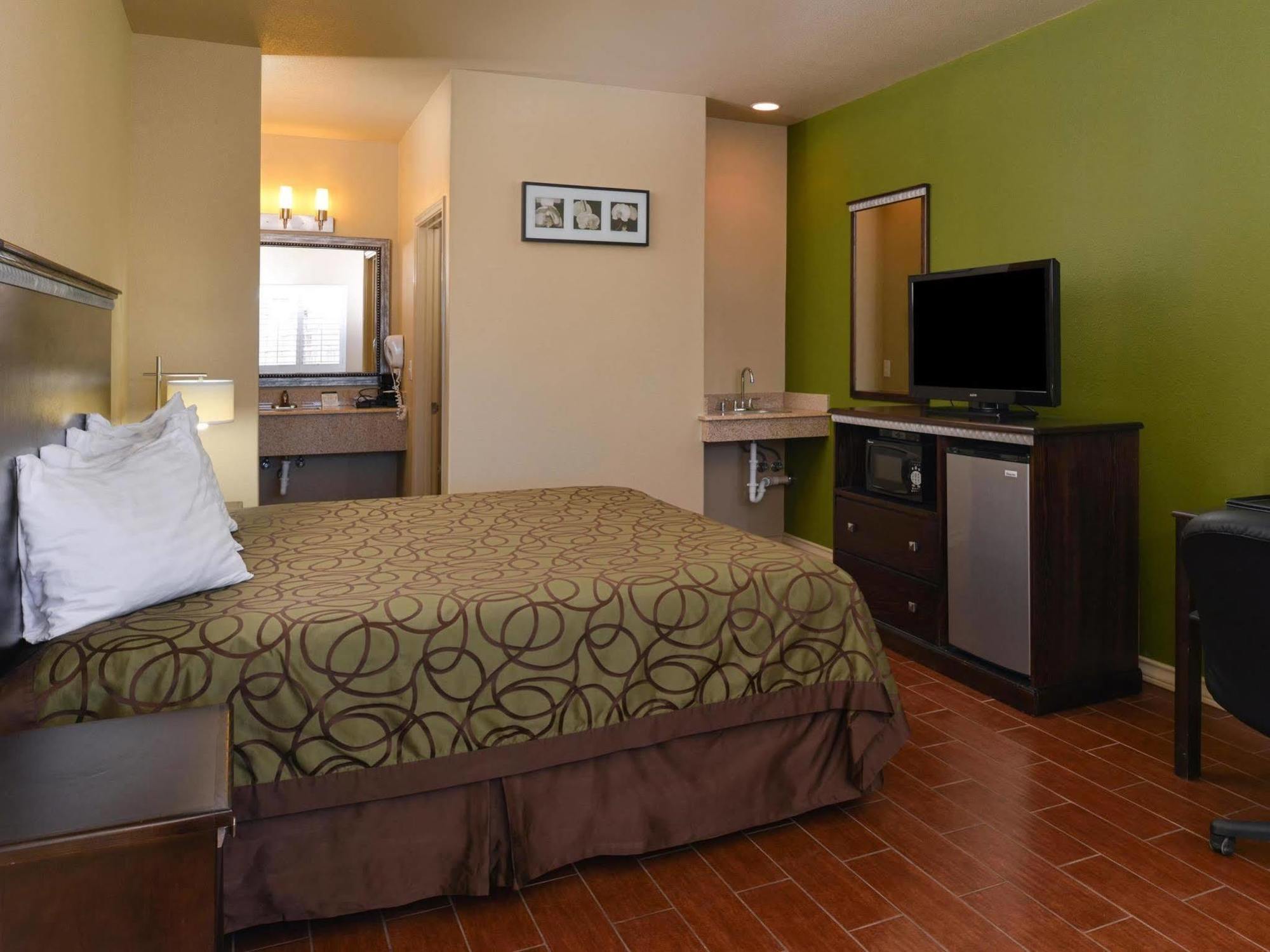 Studio Inn & Suites Kitchenettes Jourdanton Exterior foto